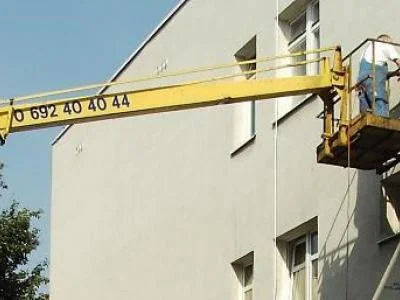 Podnośnik koszowy Bydgoszcz – usługi na wysokości i wynajem