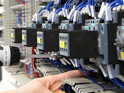 Usługi elektryczne Płock – Elektryk, instalacje, pomiary, projekty