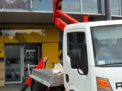 Podnośnik koszowy Radom – usługi i wynajem z operatorem