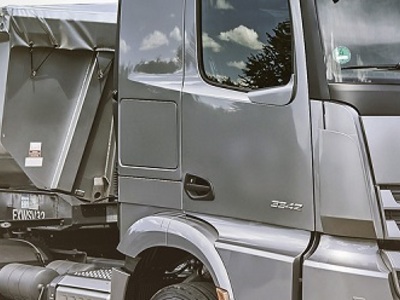 Transport wywrotką Szczecin – przewóz ziemi i materiałów sypkich